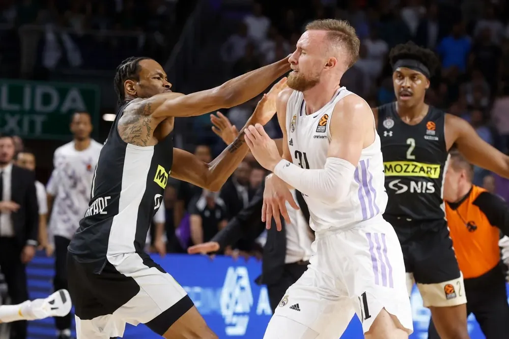 El partido se suspendió cuando faltaba 1 minuto y 40 segundos para el final