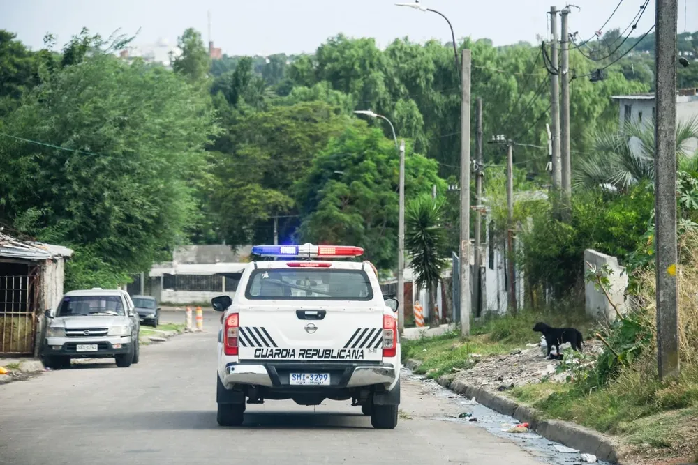 La Policía fue alertada por un hombre tendido en el piso.