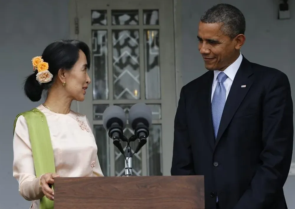 Barack Obama y la líder de la oposición birmana Aung San Suu Kyi en Birmania