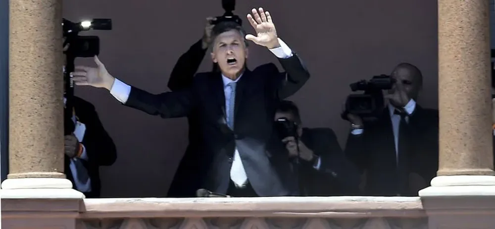Como hiciera en los actos de campaña, Macri se animó a bailar luego de ser investido como presidente