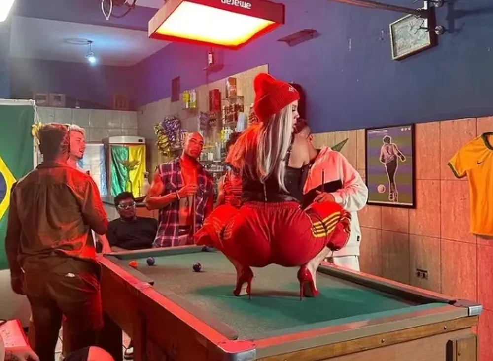 Wanda Nara presentó su nuevo video clip en el que apuesta al portugués