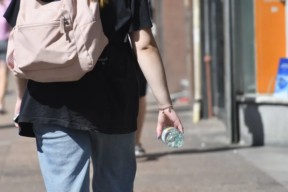 Avenida 18 de Julio en plena ola de calor a mediados de marzo