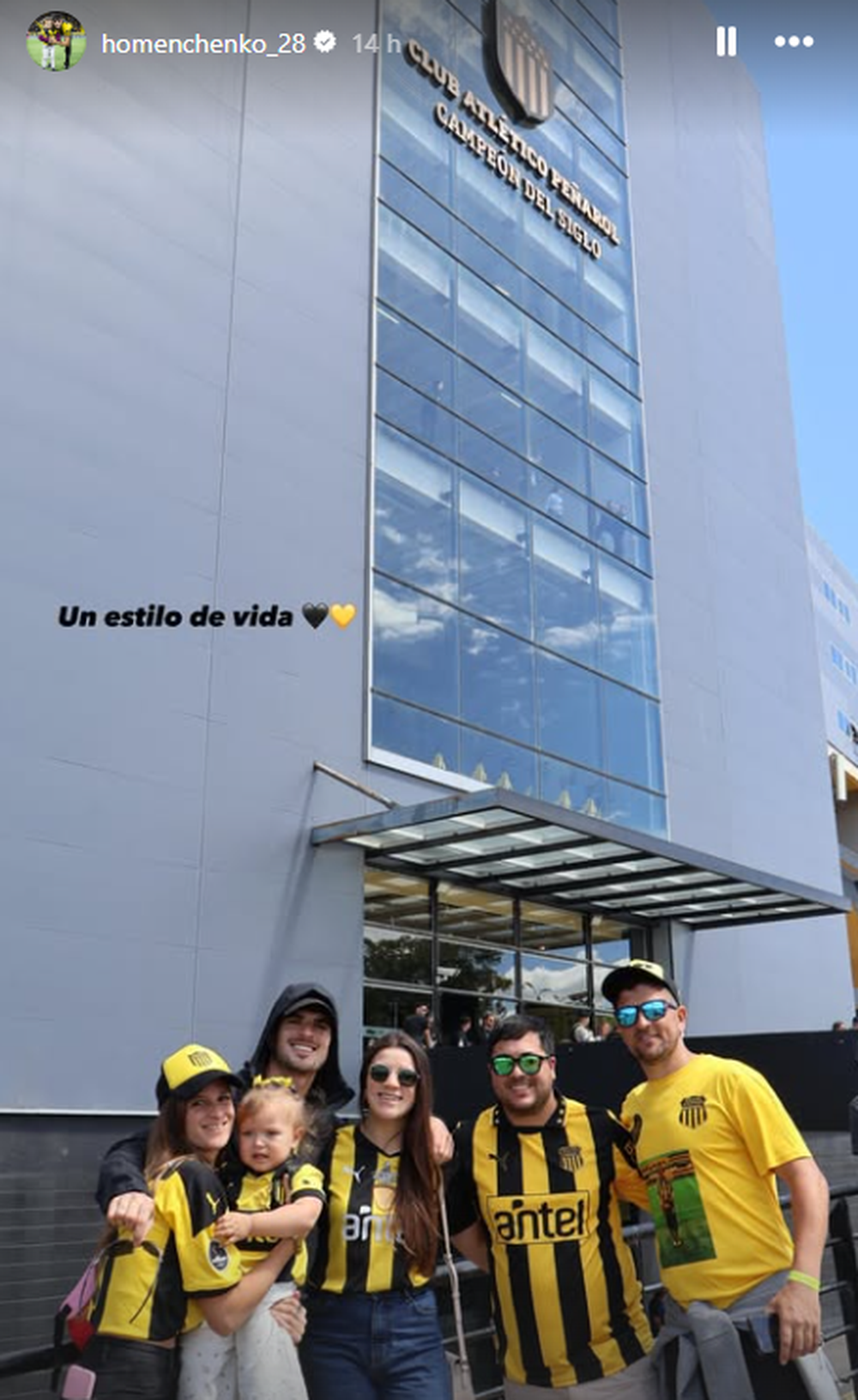 Santiago Homenchenko en el Campeón del Siglo junto a familia y amigos