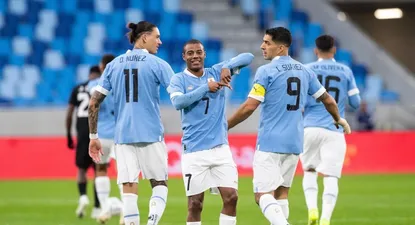 Nicolás De La Cruz celebra con Núñez y Suárez