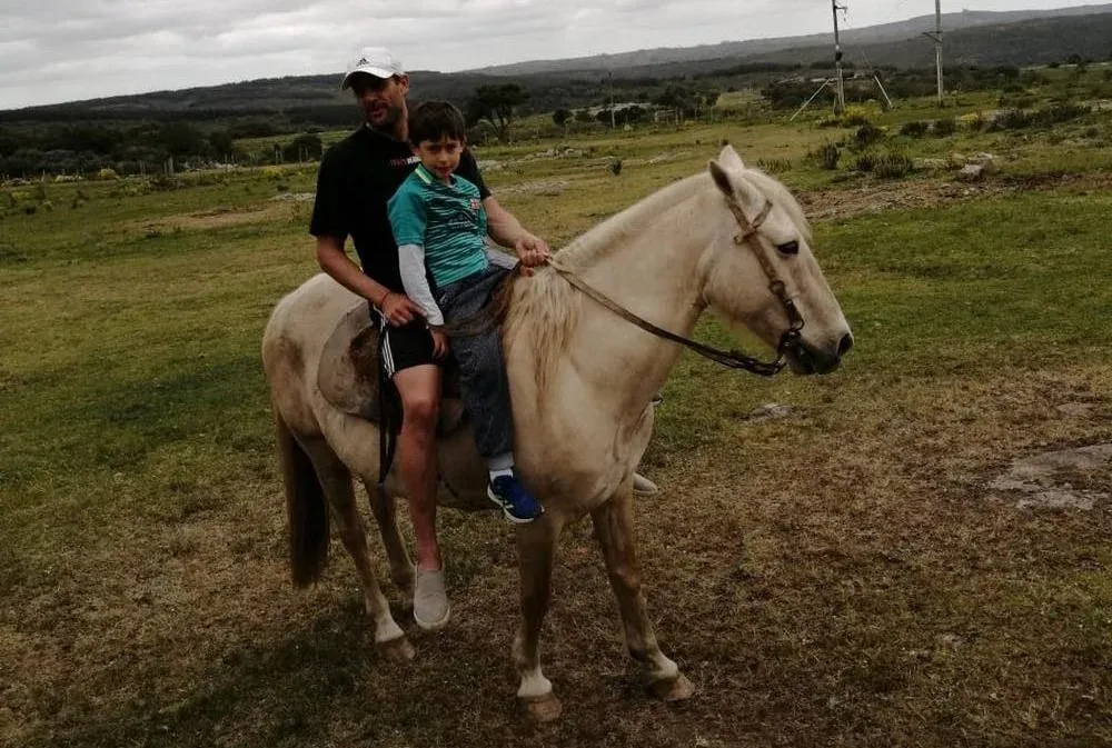 Andrés Berrueta con su hijo