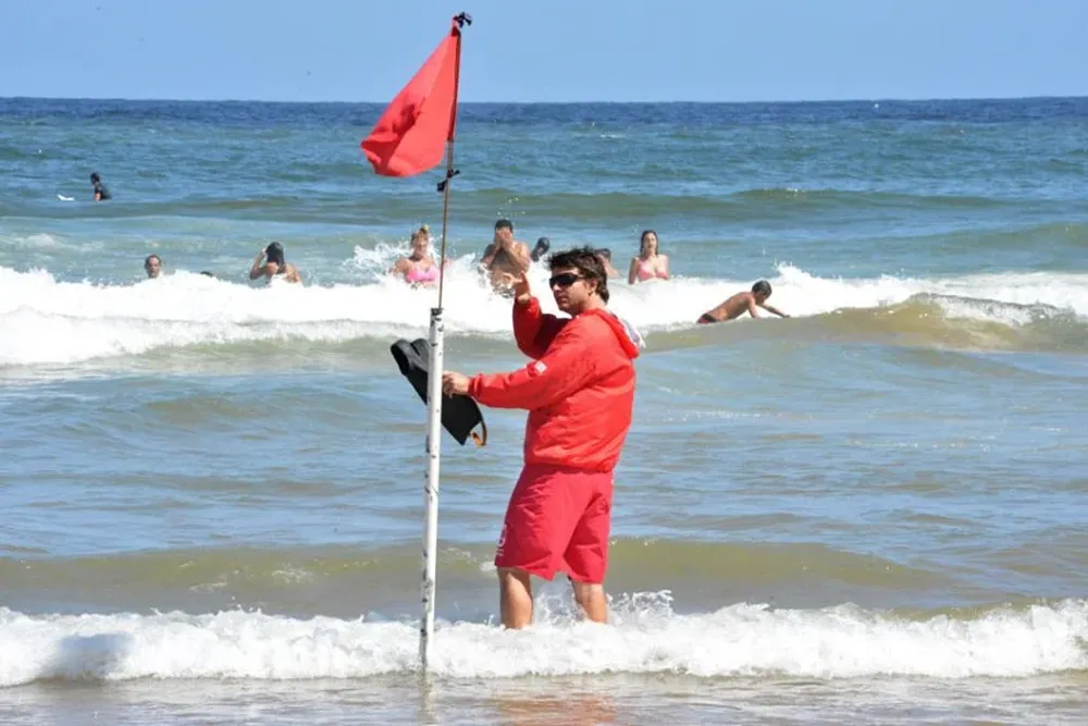 La semana pasada, los guardavidas salvaron a un argentino que sufrió un paro cardíaco en su reposera 