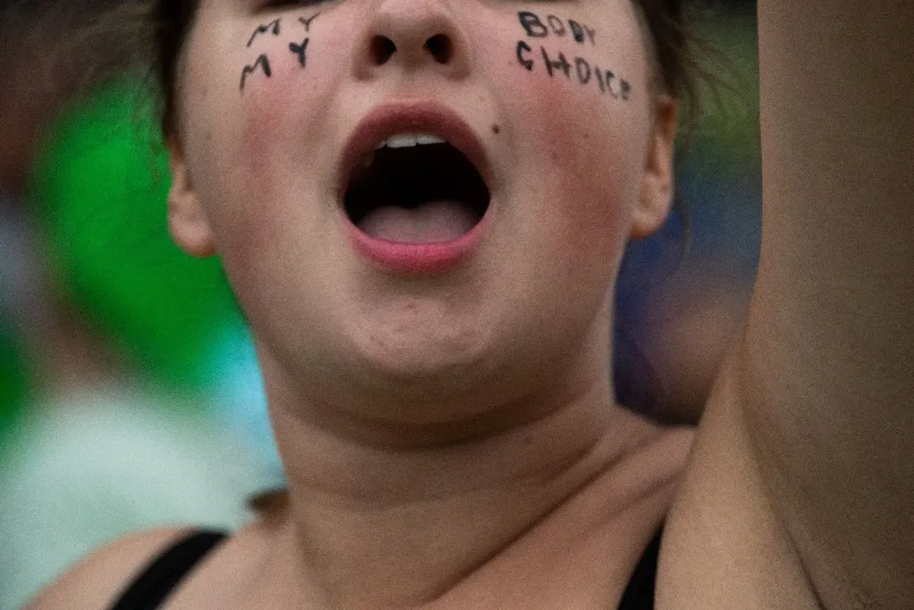 Archivo. Activista pro aborto en una manifestación frente a la Casa Blanca