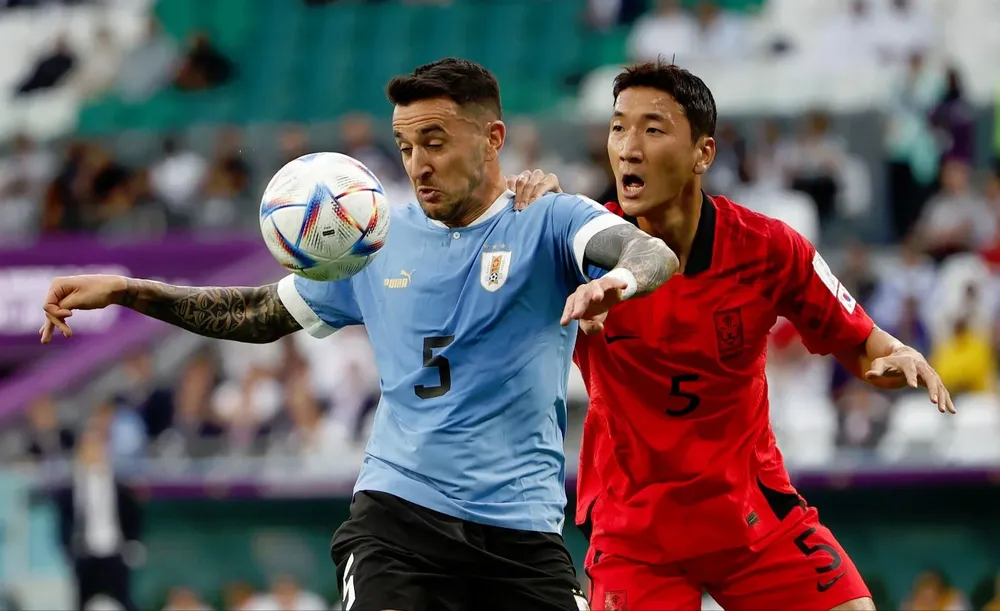 Matías Vecino ante Corea del Sur en una nueva posición