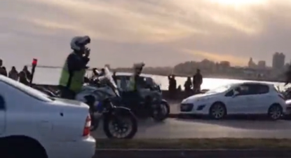 Captura del video que se volvió viral en TikTok del inspector de tránsito