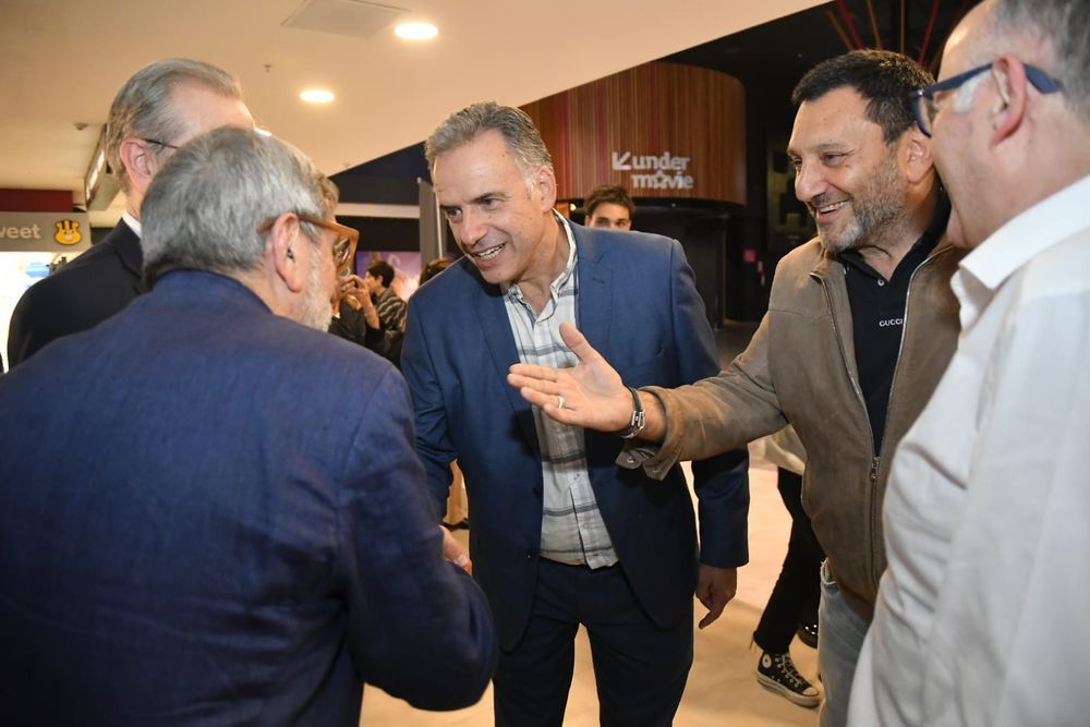 El presidente electo Yamand&uacute; Orsi junto a Gabriel Hochbaum, Jos&eacute; Luis Rebordinos, Juan Antonio Vigar y Bernardo Bergeret en la presentaci&oacute;n de los festivales de San Sebasti&aacute;n y M&aacute;laga en Montevideo