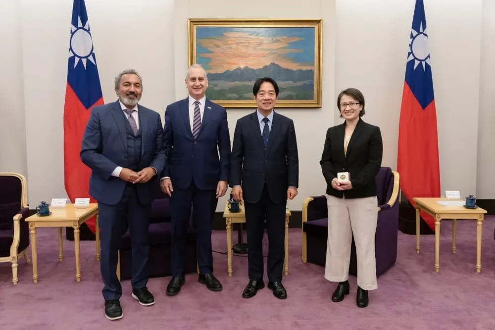 La visita de dos legisladores estadounidenses al nuevo presidente de Taiwán habría sido el detonante para la respuesta militar de Beijing.