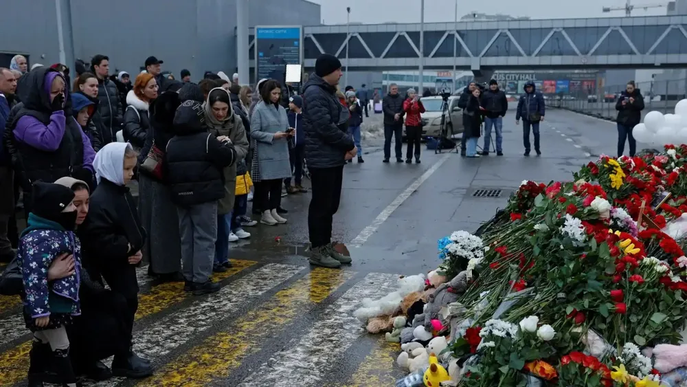 De los heridos, 105 continuaban hospitalizados mientras que otras 32 personas estaban recibiendo atención ambulatoria.
