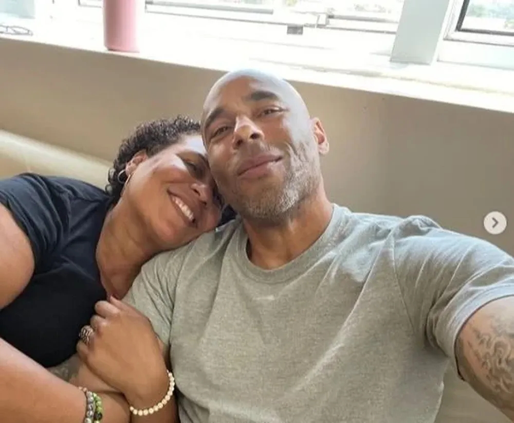 Kely y Edinho, hijos de Pelé, en el hospital donde está internado su padre