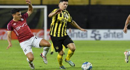 Maximiliano Silvera de Peñarol ante Wanderers