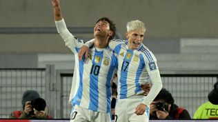 Paulo Dybala y Alejandro Garnacho de la selección de Argentina