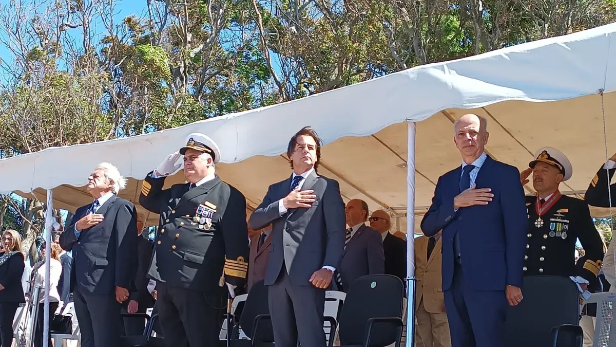 Lacalle Pou participó en el acto aniversario de la Armada Nacional