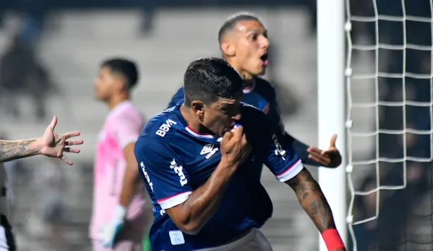El festejo de Polenta ante Wanderers