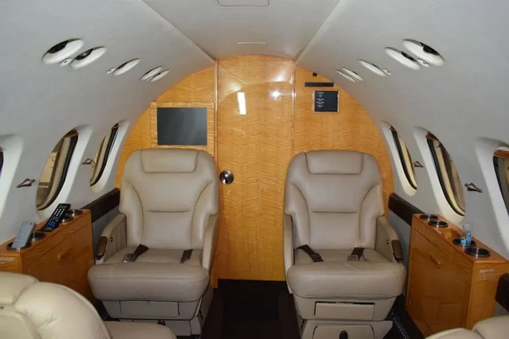 Interior del avión Hawker. Fotos de la Fuerza Aérea