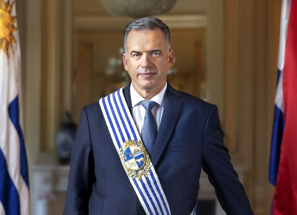 Foto oficial de Yamandú Orsi