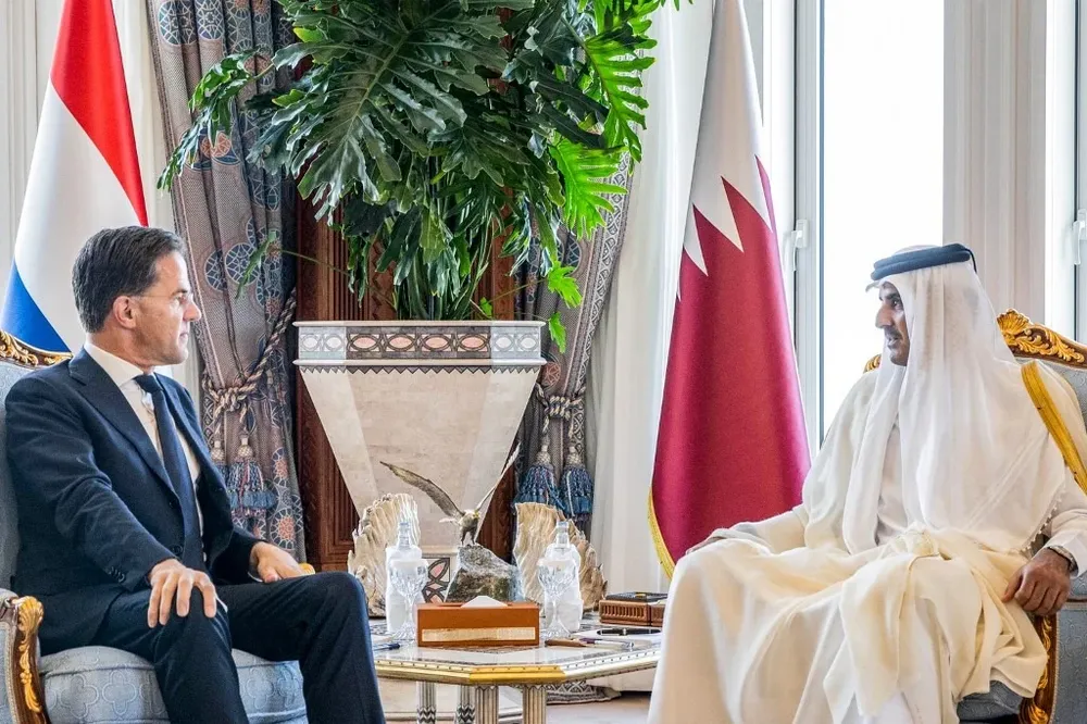 El jeque de Qatar Tamim bin Hamad Al Thani recibió este jueves al primer ministro de Países Bajos Mark Rutte.