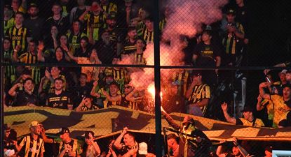 Hinchas de Peñarol encendieron bengalas&nbsp;