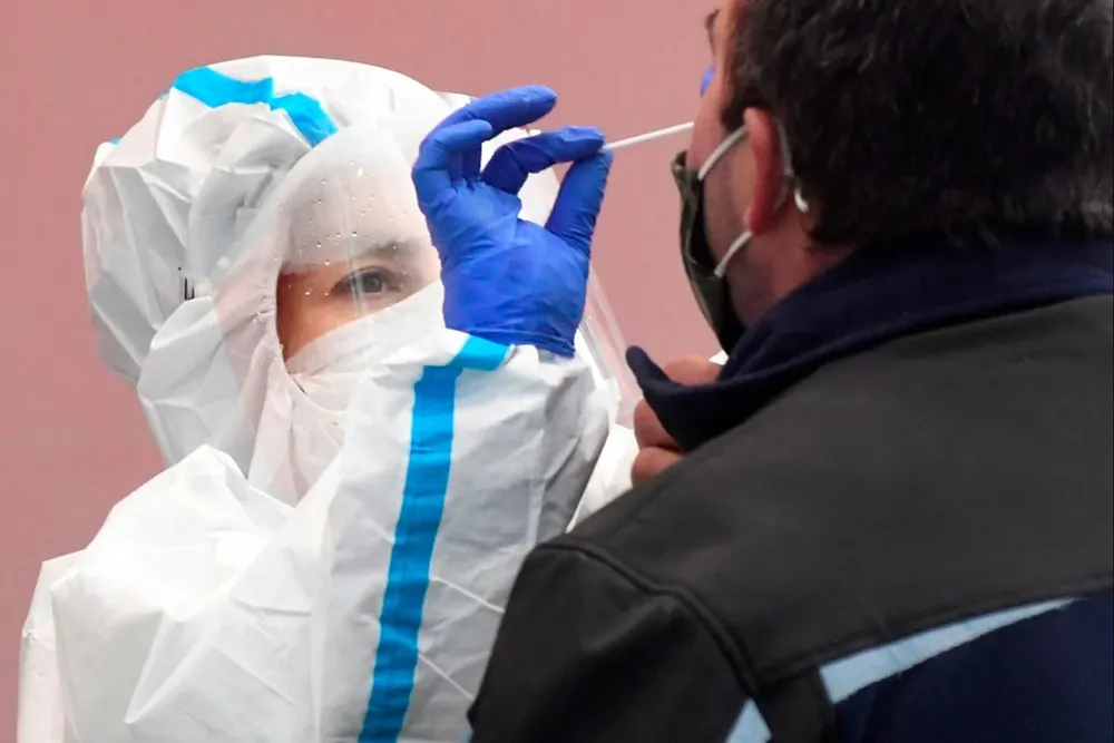 El avance de la pandemia en Uruguay y su efecto en la economía