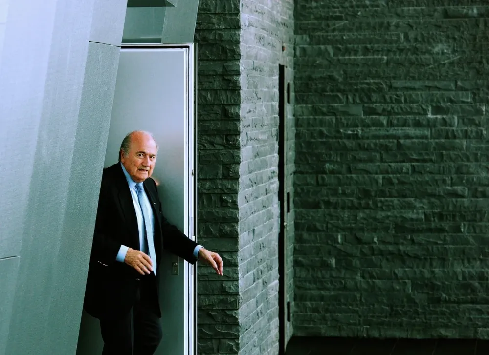 El presidente de la FIFA Joseph Blatter ordenó investigación interna, aunque también minimizó denuncias de Europol