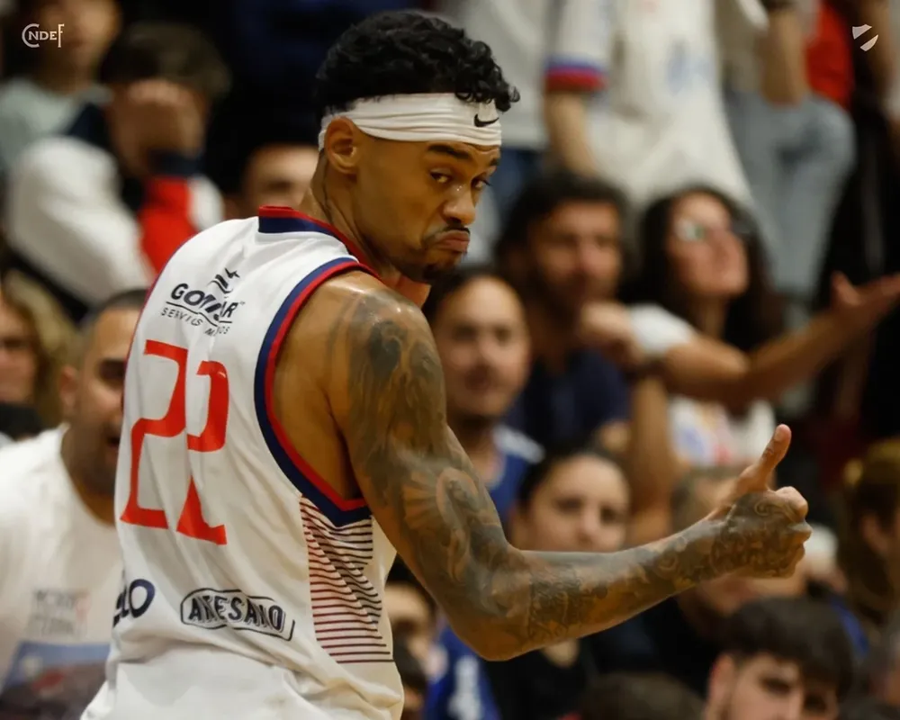 Michael Smith, 19 puntos