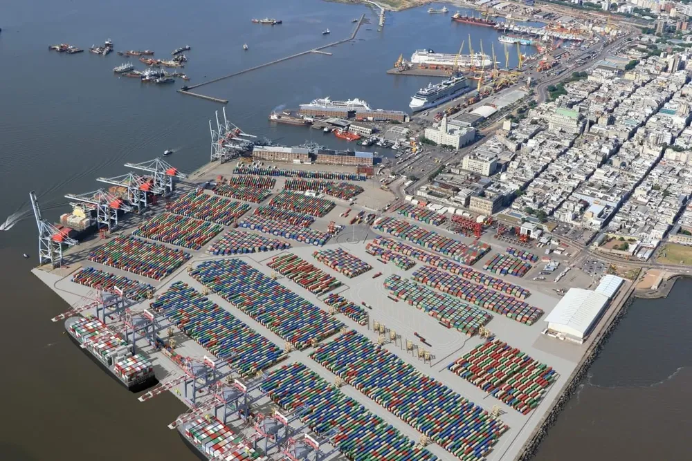La inversión de US$ 455 millones permitirá a Montevideo recibir dos barcos del mismo tamaño que el que mantuvo bloqueado el canal de Suez