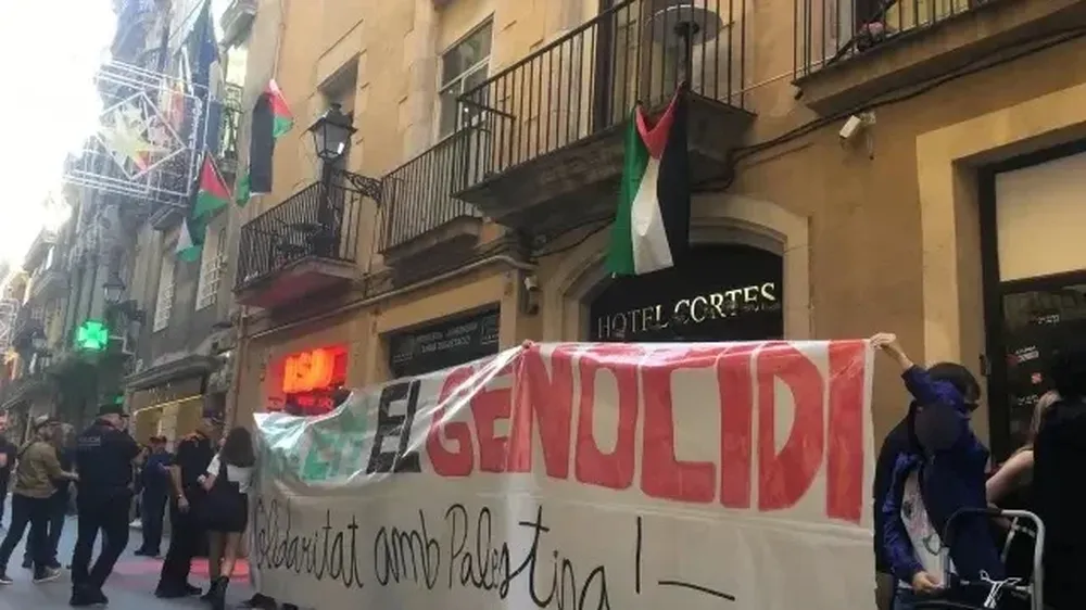El hotel Cortes, donde se produjo la agresión de corte antisemita.