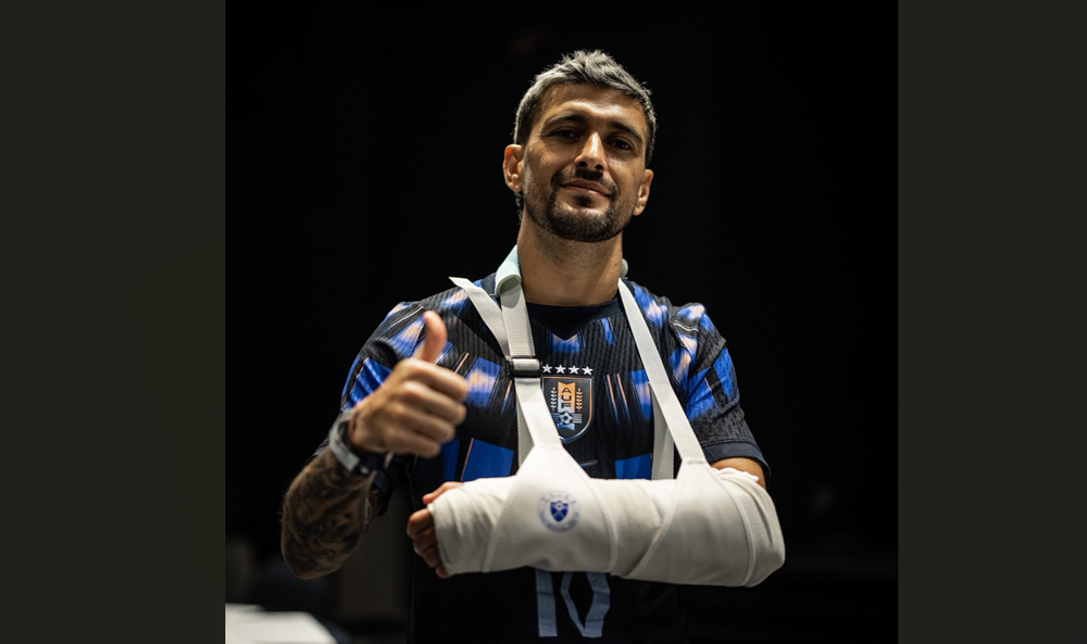 Giorgian De Arrascaeta y el vendaje en su brazo