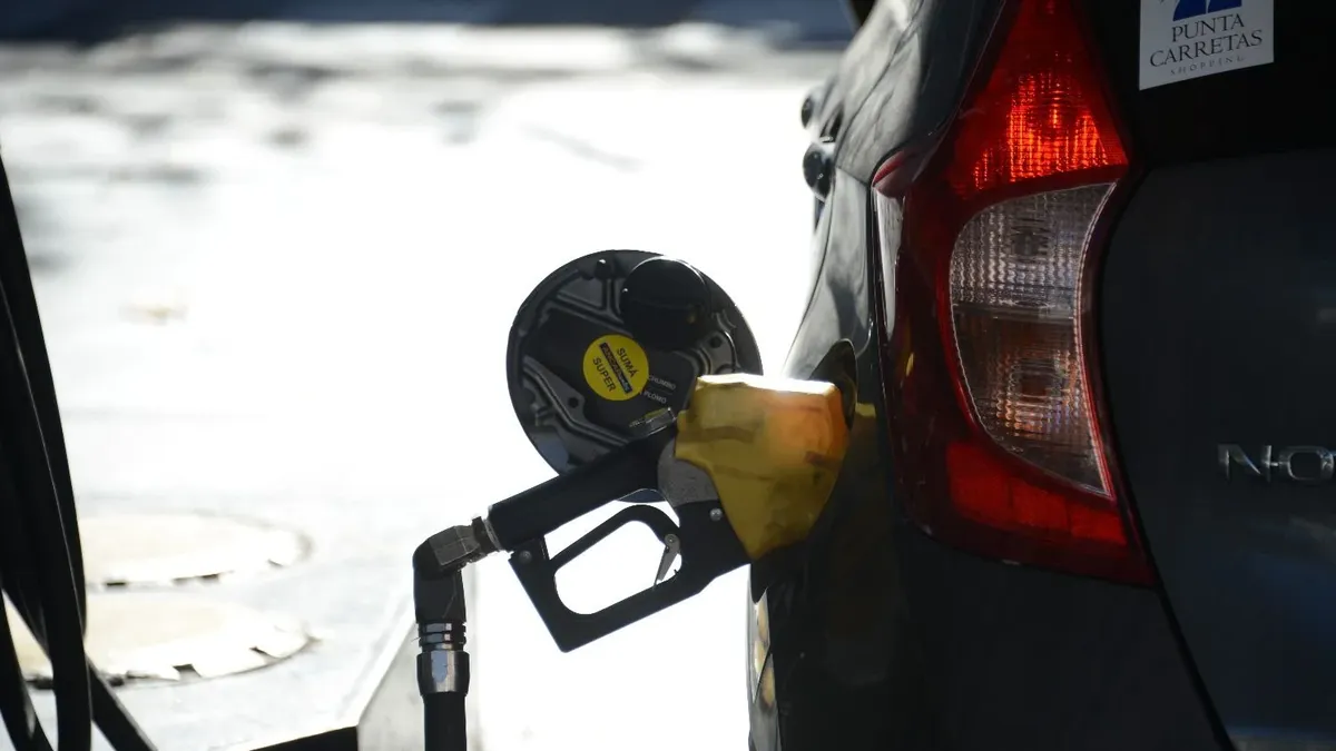 Uruguay sube combustibles un 7% y 14% en medio de críticas opositoras por impacto en cosecha y trabajadores — image 1