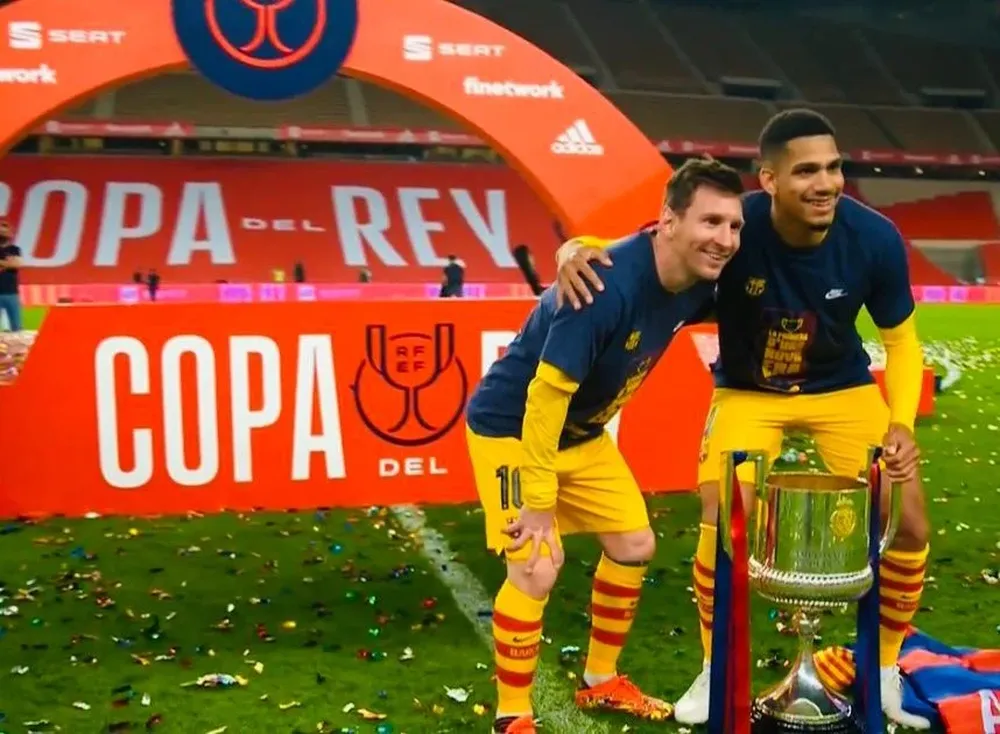 Ronald Araujo y Messi