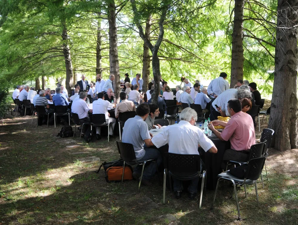 El presidente pidió una relación más fluida con la bancada; “hay teléfonos, muchachos”, les dijo