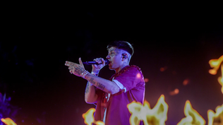 Duki, sobre el escenario del Santiago Bernabéu.