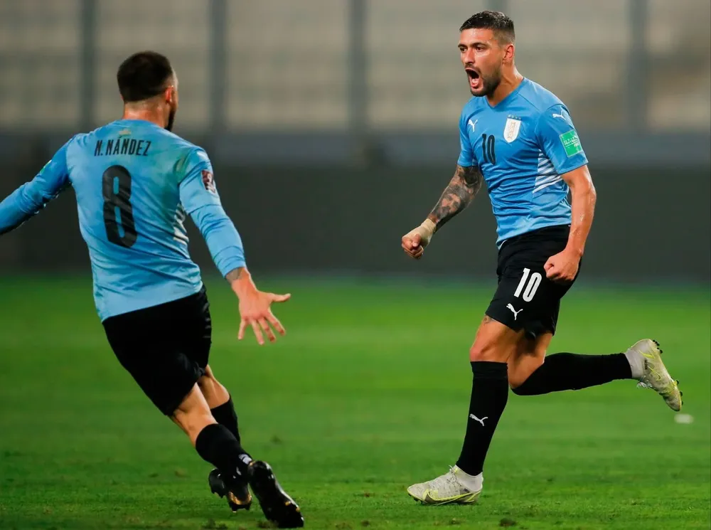 Nandez sale al cruce de De Arrascaeta para celebrar el empate celeste