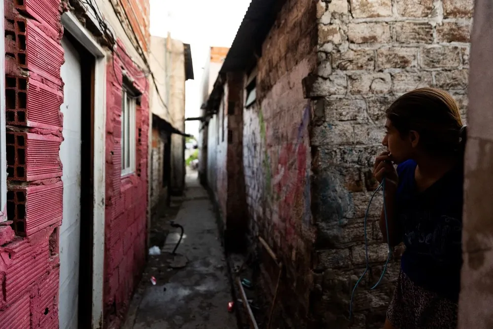 Por cada 100 hombres pobres, hay 116 mujeres