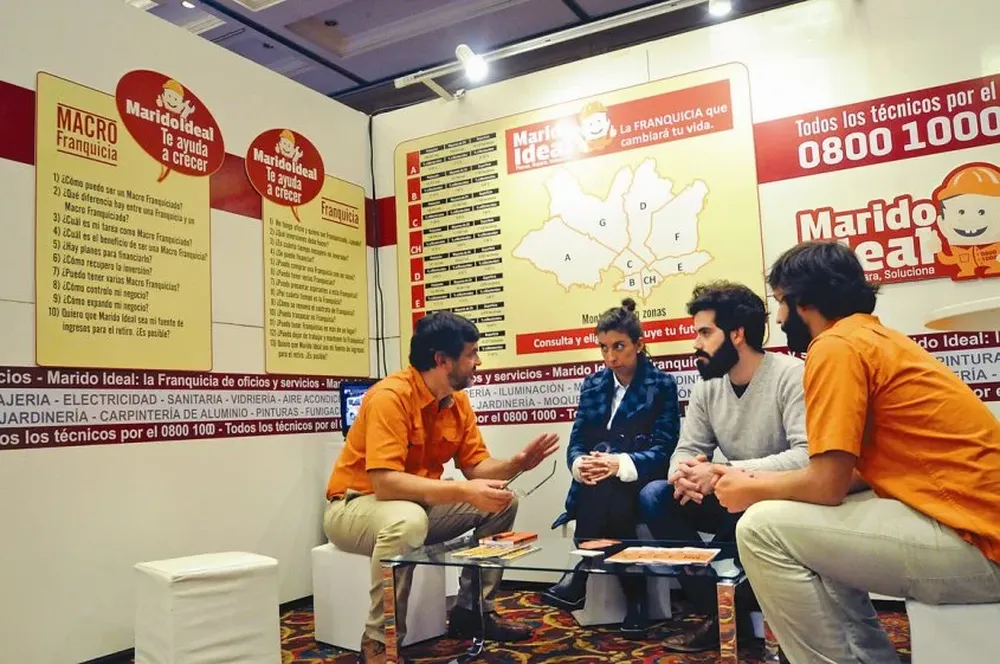 Consultas en uno de los stands de la última edición de la Feria Internacional de Franquicias de Uruguay