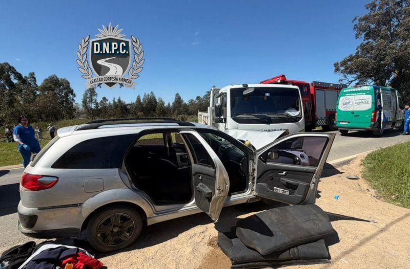 Siniestro en Canelones: choque entre una camioneta y un camión dejó tres heridos, entre ellos un menor