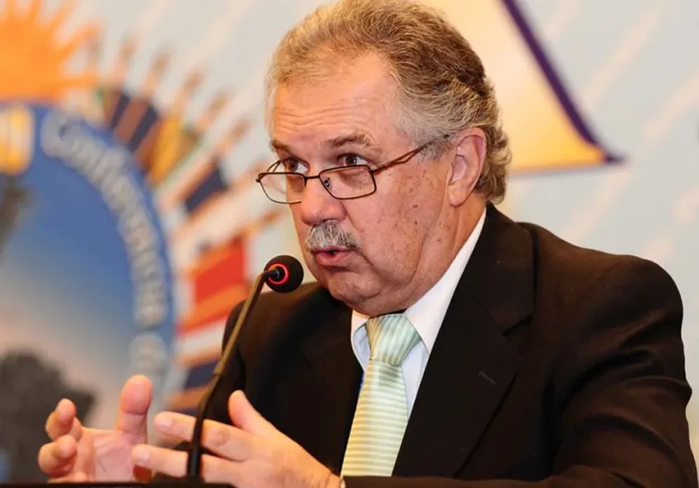 Ministro de Defensa, Jorge Menéndez