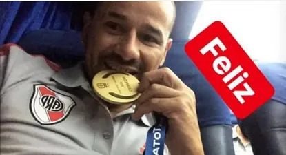 ponzio le dejo alzar la copa argentina a rodrigo mora