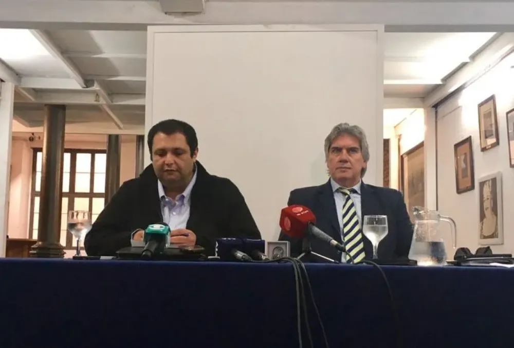 Wilson Ezquerra junto a su abogado Enrique Moller