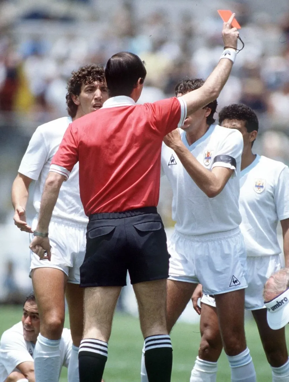 La roja de Quiniou ante las protestas de Gutiérrez y Francescoli