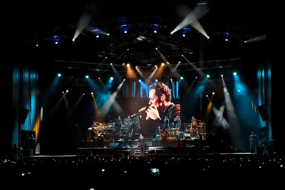 Marc Anthony, a lo lejos, el sábado pasado