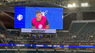 Luis Suárez en la pantalla gigante del Hard Rock Stadium