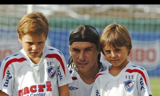 Santiago Medina junto a Alexander Medina y su hermano