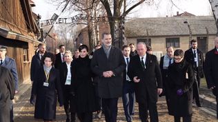 El Rey Felipe VI de España, durante la visita al campo de concentración de Auschwitz en los 75 años de su liberación.