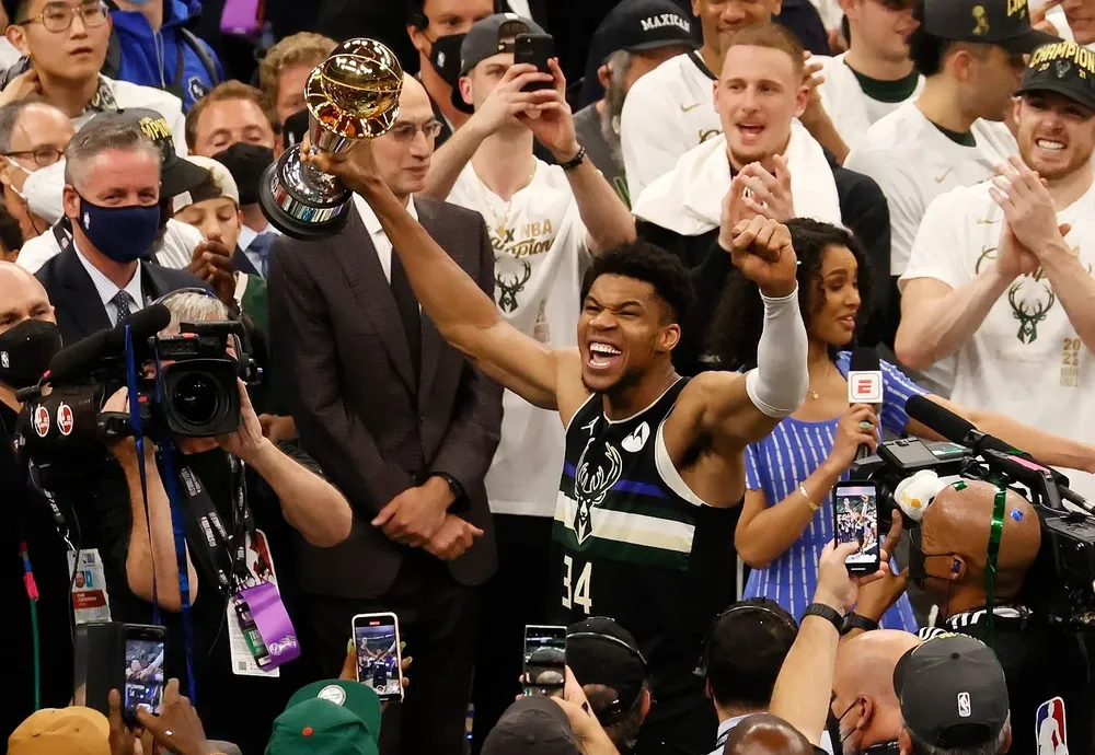 Giannis Antetokounmpo, con 50 puntos, fue elegido el MVP de la final
