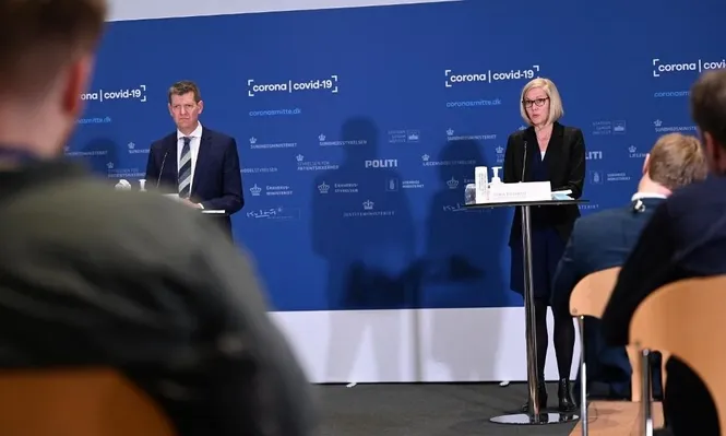 Tanja Erichsen durante la conferencia de prensa en la que se desmayó