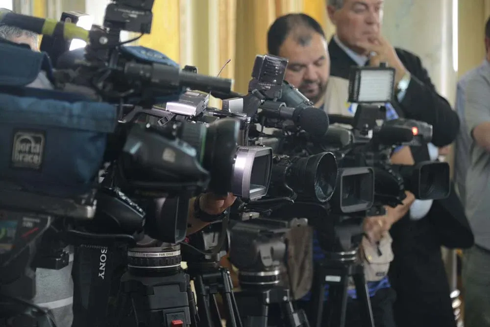 La ley de medios empezará a ser aplicada en las tandas de los canales de televisión y en las radios. D.Battiste